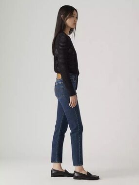 NWOT Levi’s Wedgie Straight Ankle Women’s Jeans in Dark Wash - Best Seller